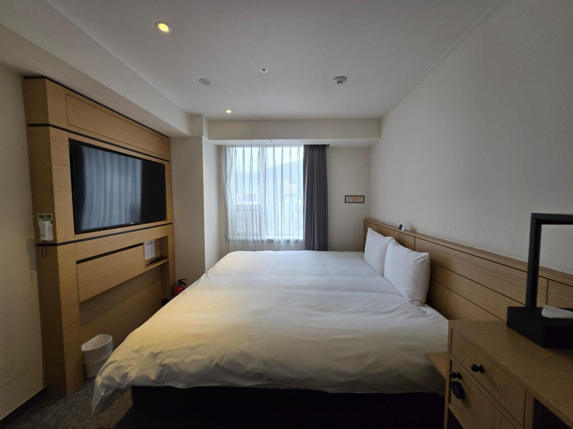 Henn Na Myeongdong Hotel 4*